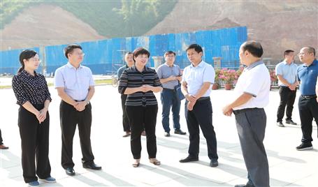 黃麗娟到三江縣古宜鎮(zhèn)三中項目調研