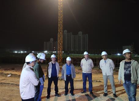 【奮戰(zhàn)80天·沖刺四季度】唐峰利用休息時間到石碑坪安置房項目調研指導