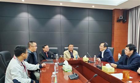 廖立波到梧州市商貿(mào)物流開(kāi)發(fā)建設(shè)投資有限公司交流座談